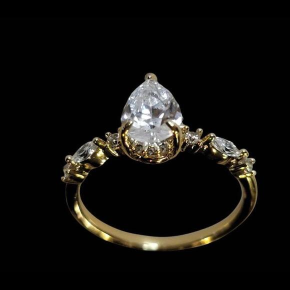 New Size 8 14k Yellow Gold Filled Ring w/ Pear Cut Center Stone - Picture 4 of 9